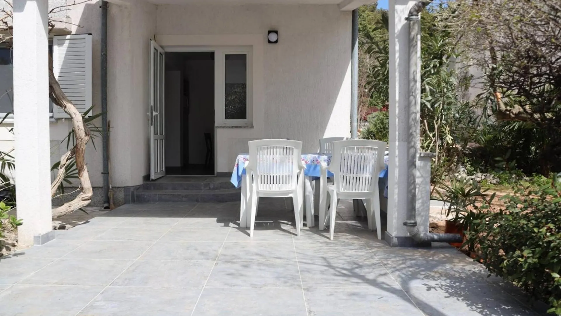 Cozy Apartment Iva With Private Garden Krk Town
